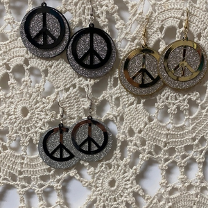 Set of‎ (3) Peace Sign glitter Dangle Earrings Hippie Costume 60s / 70’s (1278)